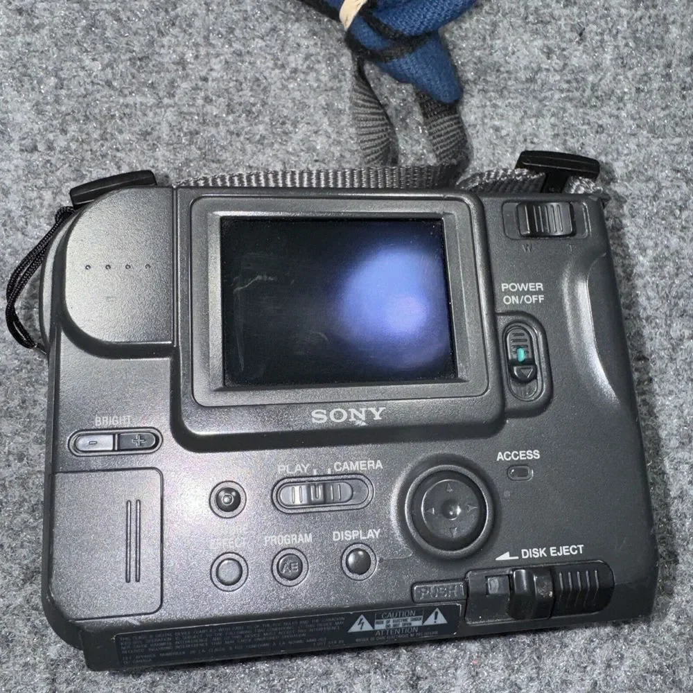Sony Digital Camera Mavica MVC-FD73 0.4MP 10X Optical‎ Zoom Untested, As Is